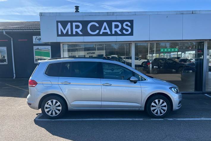 Grøn VW Touran fra 2019