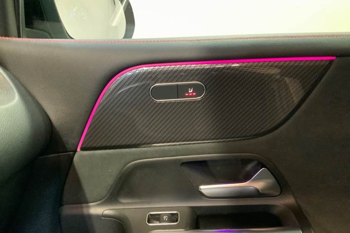 Sort Mercedes GLB200 d fra 2021