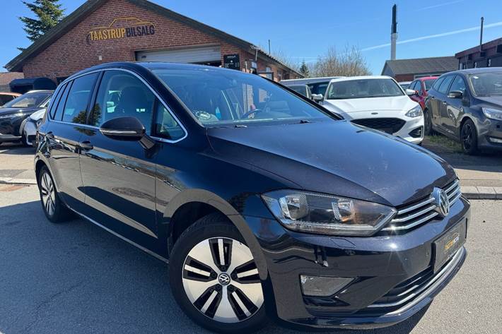 undefined VW Golf Sportsvan fra 2016 set udefra