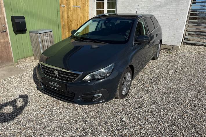 Blå Peugeot 308 fra 2018