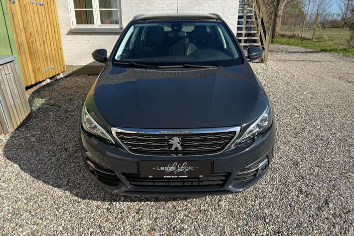 Blå Peugeot 308 fra 2018
