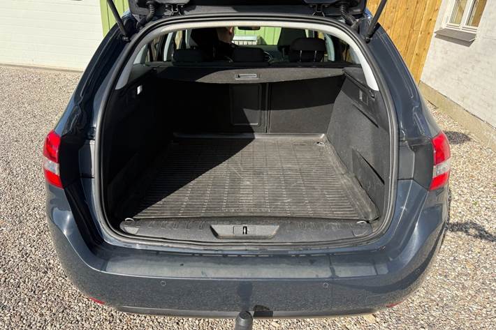 Blå Peugeot 308 fra 2018