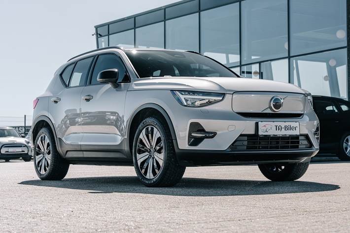 Sølv Volvo XC40 fra 2024