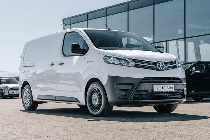 Hvid Toyota ProAce fra 2023