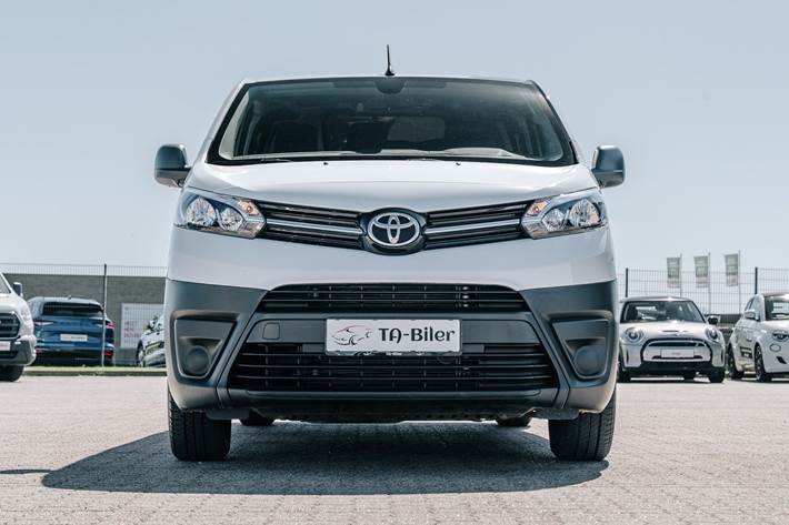 Hvid Toyota ProAce fra 2023