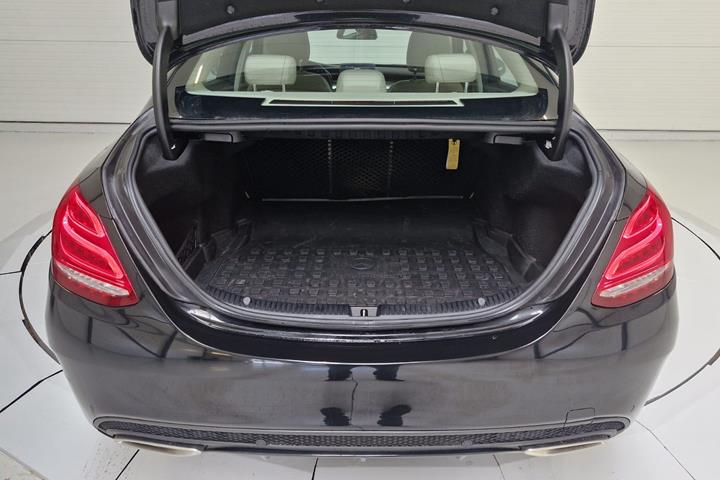 Sort Mercedes C400 fra 2016