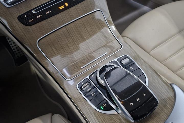 Sort Mercedes C400 fra 2016