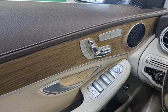 Sort Mercedes C400 fra 2016