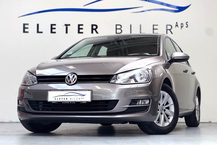 Grå VW Golf VII fra 2014