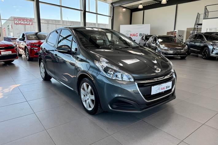 Grå Peugeot 208 fra 2017