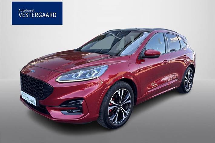 Rød Ford Kuga fra 2022 set udefra
