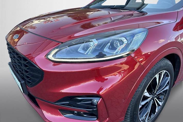 Rød Ford Kuga fra 2022