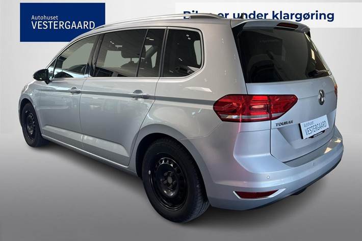 Sølv VW Touran fra 2020