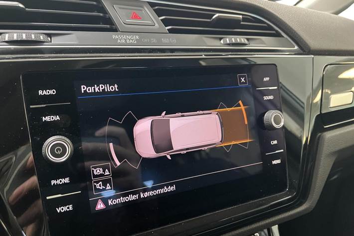 Sølv VW Touran fra 2020