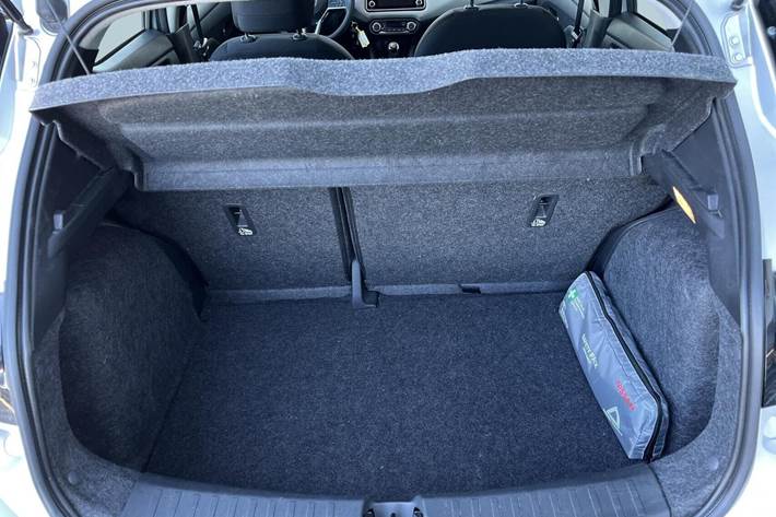 Sølv Nissan Micra fra 2021