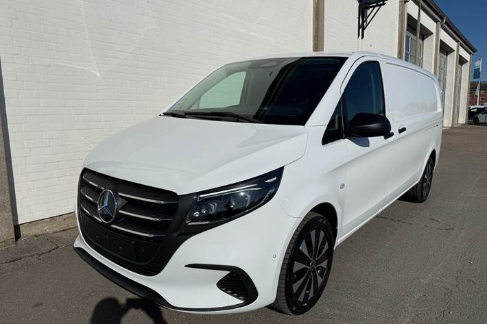 Hvid Mercedes Vito 119 fra 2024