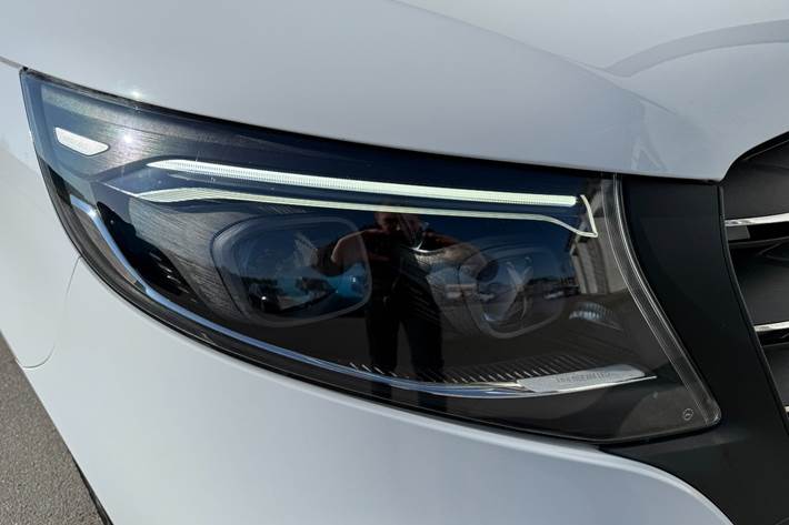 Hvid Mercedes Vito 119 fra 2024