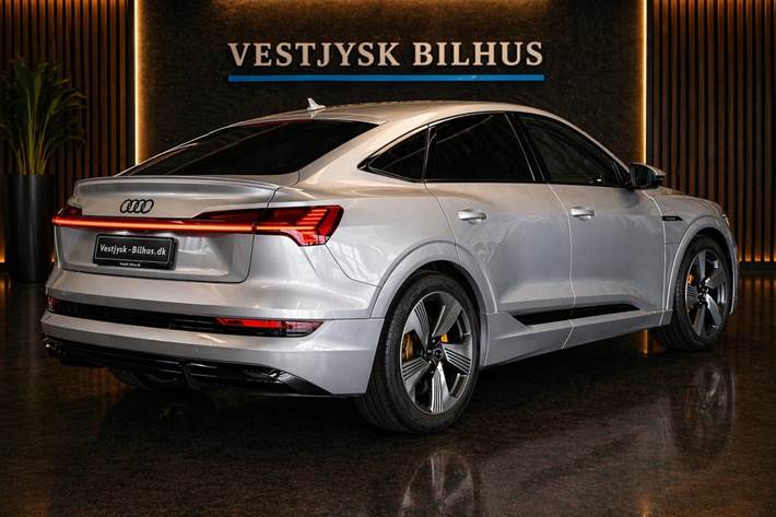 Sølv Audi e-tron fra 2022