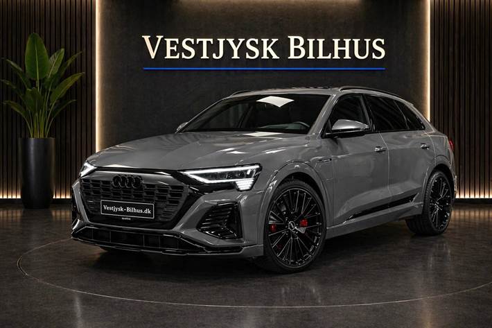 Rød Audi Q8 e-tron fra 2024 set udefra