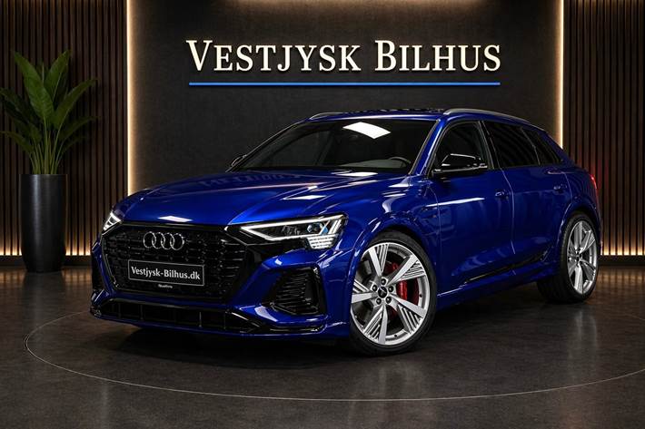 Blå Audi Q8 e-tron fra 2024
