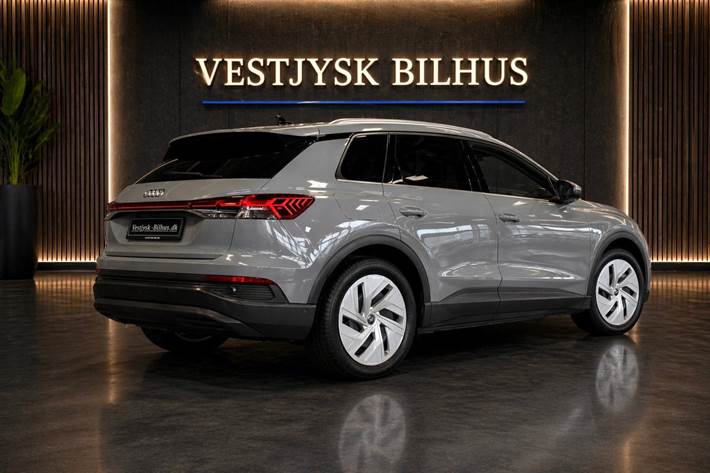 Gul Audi Q4 e-tron fra 2022