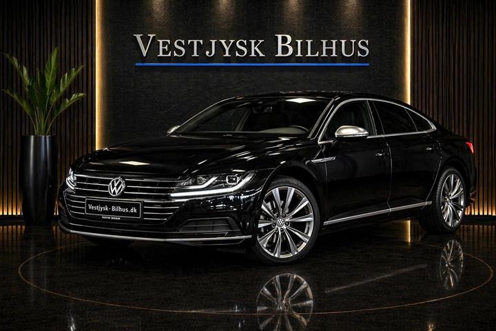 Sort VW Arteon fra 2018 set udefra