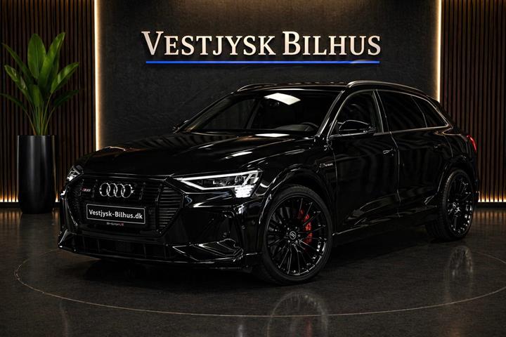 Sort Audi e-tron fra 2022 set udefra