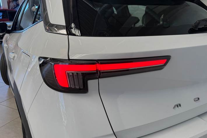 Hvid Opel Mokka-e fra 2022