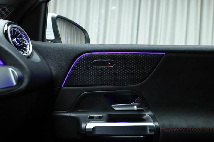 Hvid Mercedes EQB250+ fra 2026