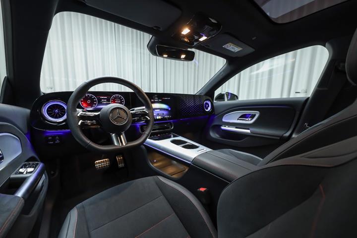Sort Mercedes CLA250+ fra 2025