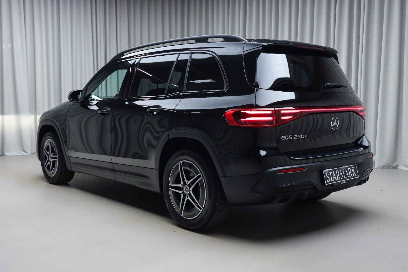 Sort Mercedes EQB250+ fra 2026