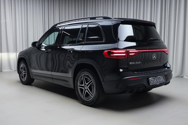 Sort Mercedes EQB250+ fra 2026