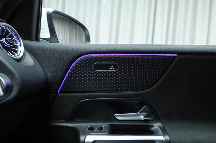 Hvid Mercedes EQB250+ fra 2026