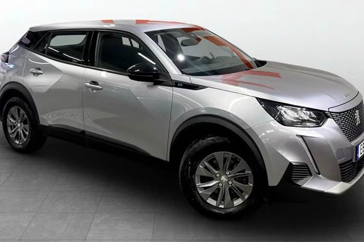 Grå Peugeot e-2008 fra 2022