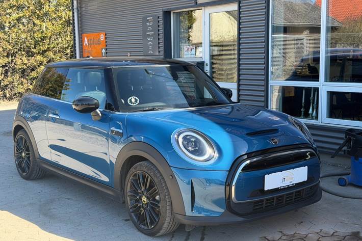 Blå Mini Cooper SE fra 2024