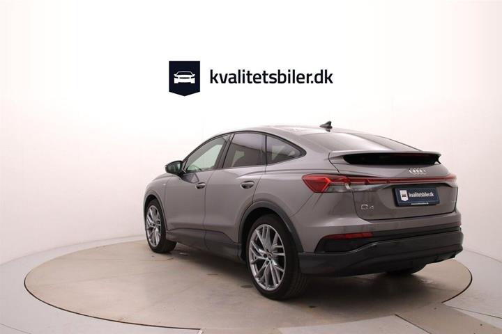 Grå Audi Q4 fra 2024