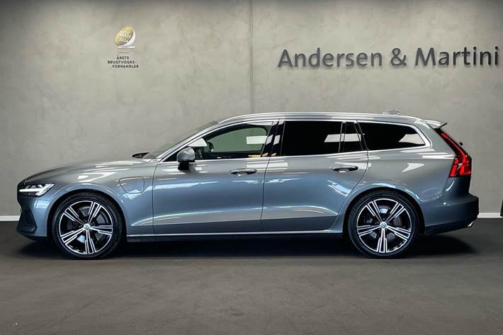 Grå Volvo V60 fra 2020