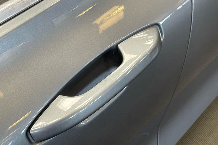 Grå Volvo V60 fra 2020