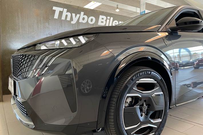 Grå Peugeot e-3008 fra 2024