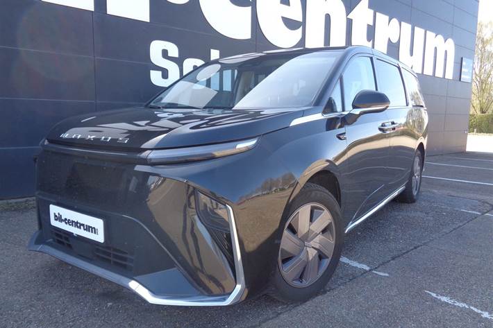 Sort Maxus Mifa 9 fra 2025