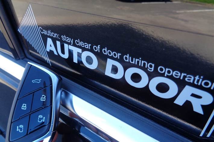 Sort Maxus Mifa 9 fra 2025