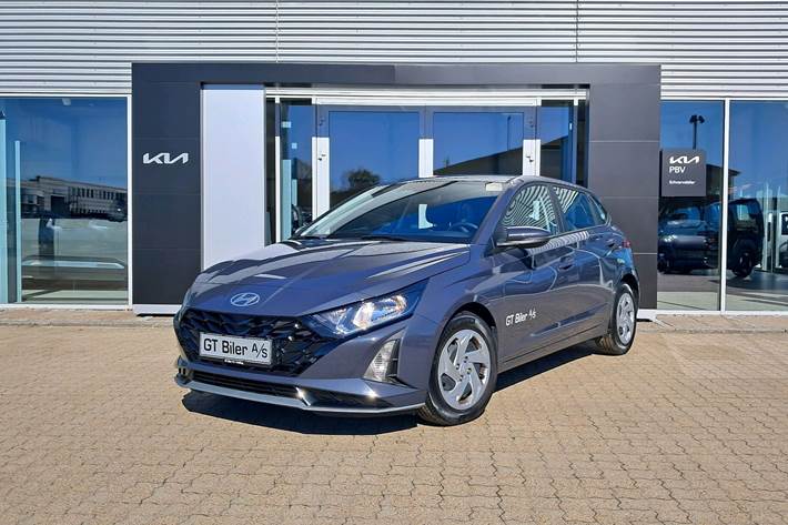 Grå Hyundai i20 fra 2025 set udefra