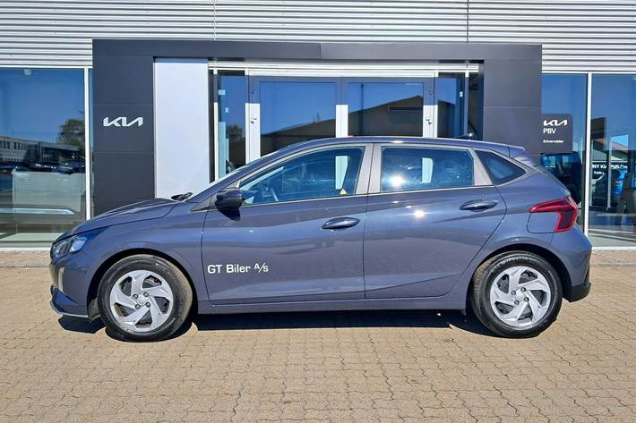 Grå Hyundai i20 fra 2025