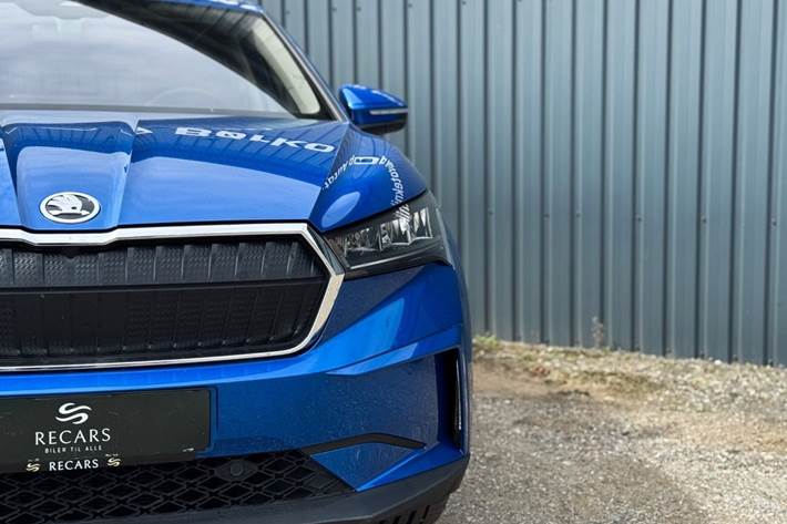 Blå Skoda Enyaq fra 2023