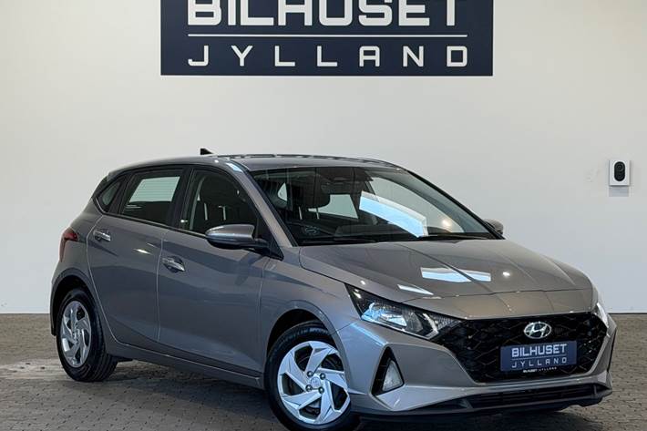 Grå Hyundai i20 fra 2022