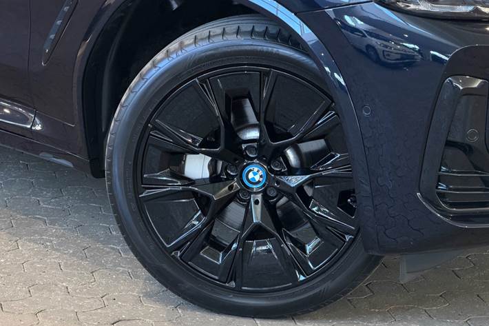 Blå BMW iX3 fra 2022