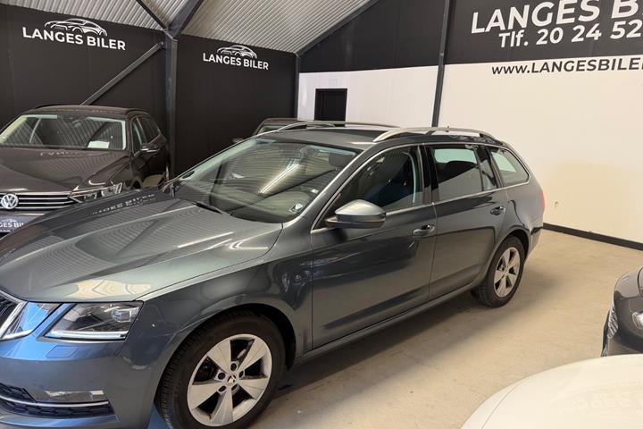 Grå Skoda Octavia fra 2020
