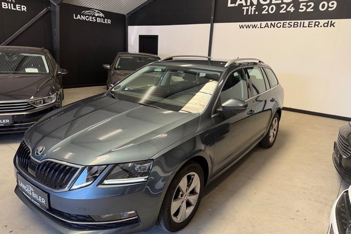 Grå Skoda Octavia fra 2020