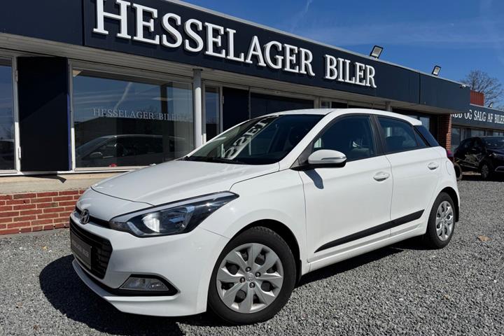Hvid Hyundai i20 fra 2018 set udefra