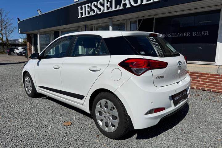 Hvid Hyundai i20 fra 2018